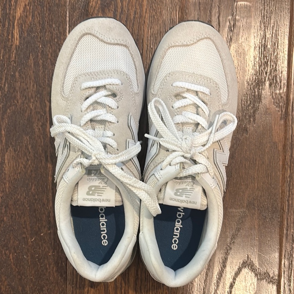 New Balance 574 size 9.5 Never worn!